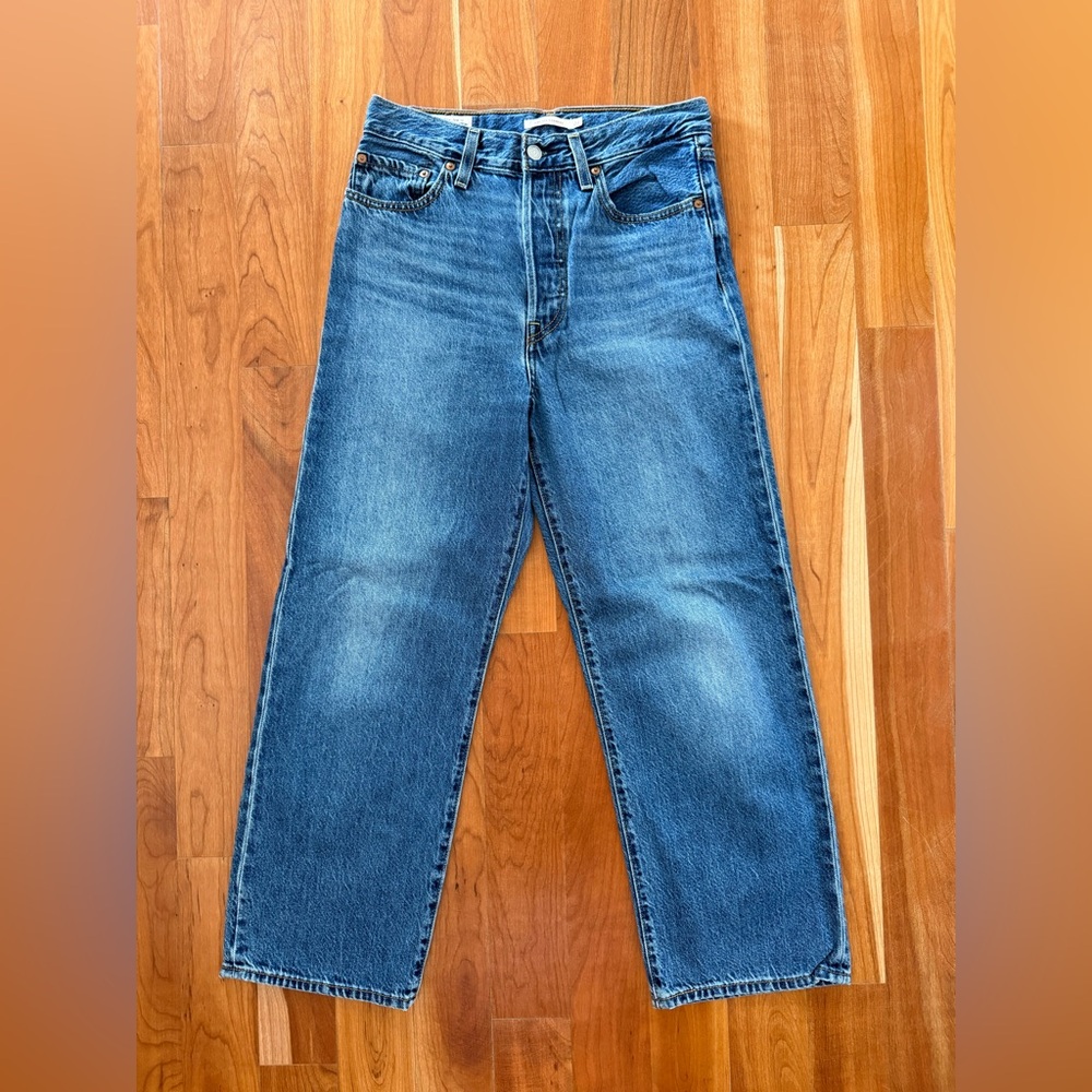 Levi’s premium rib cage straight. Size 27.